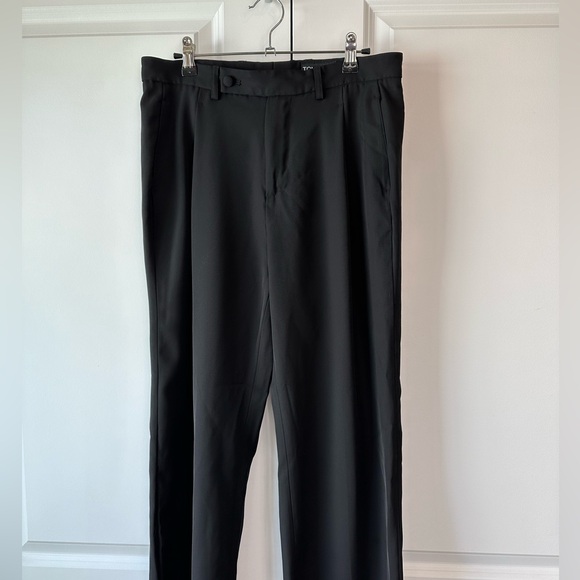 Tom Ford Women’s Pleated Black Trousers (Size 10P) - Picture 2 of 13